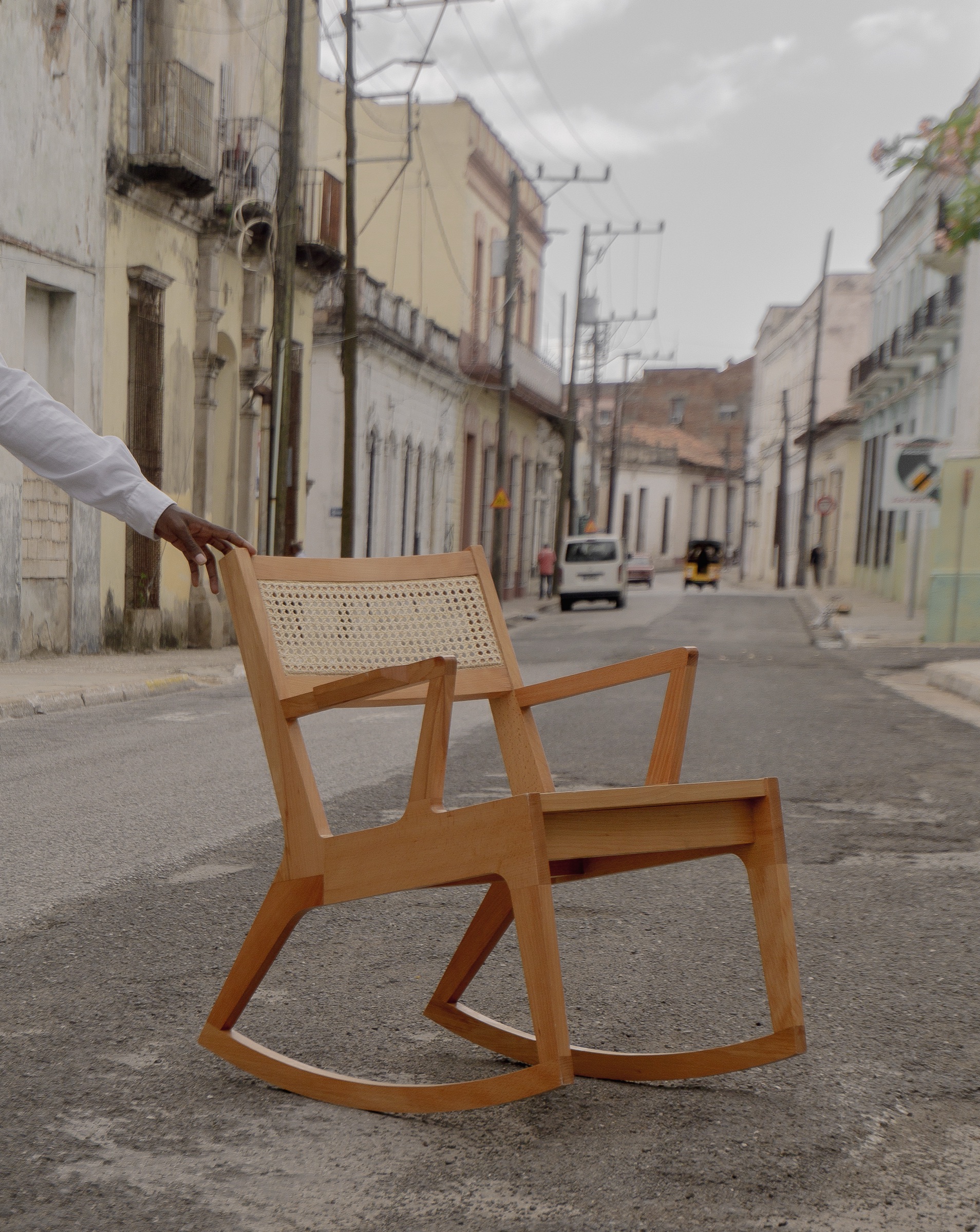 Mecedora Patio en una calle de Camagüey